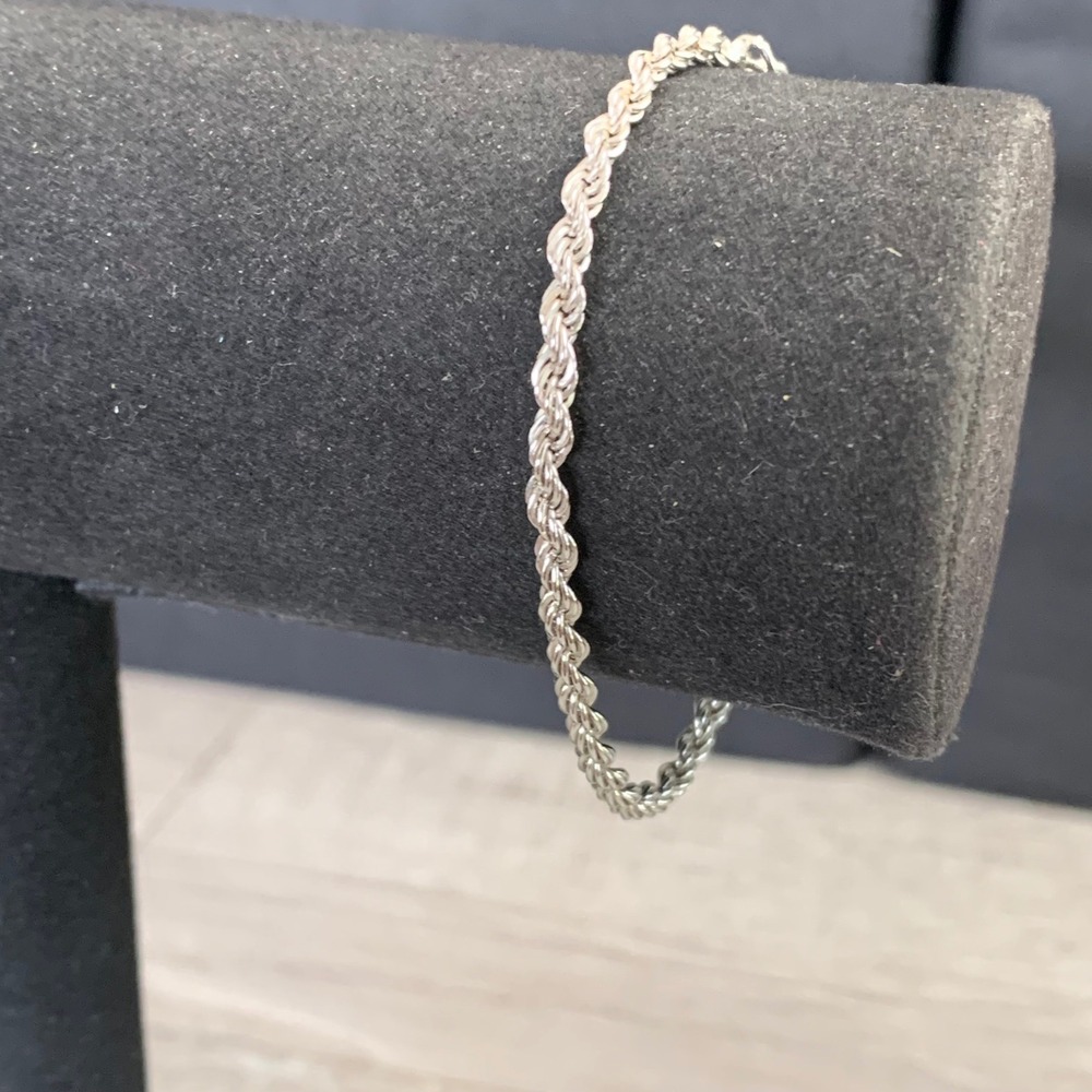 Monet Silver Tone Rope Chain Bracelet Lobster Clasp Vintage Style 6.75 Inch